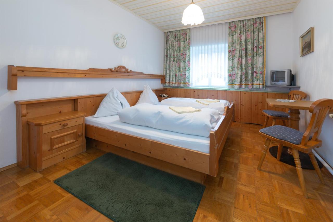 Tirolerhof Hotell Sankt Georgen im Attergau Exteriör bild