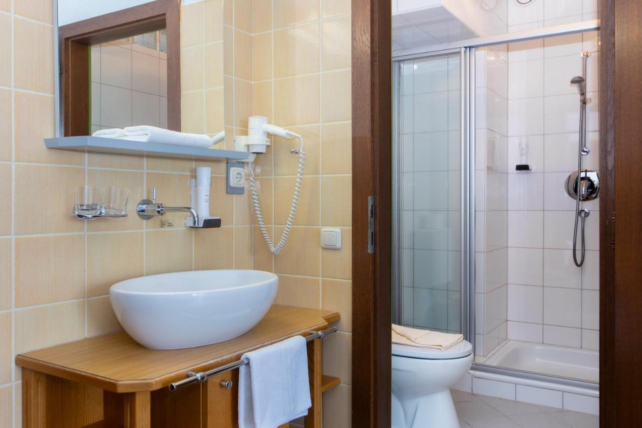 Tirolerhof Hotell Sankt Georgen im Attergau Exteriör bild