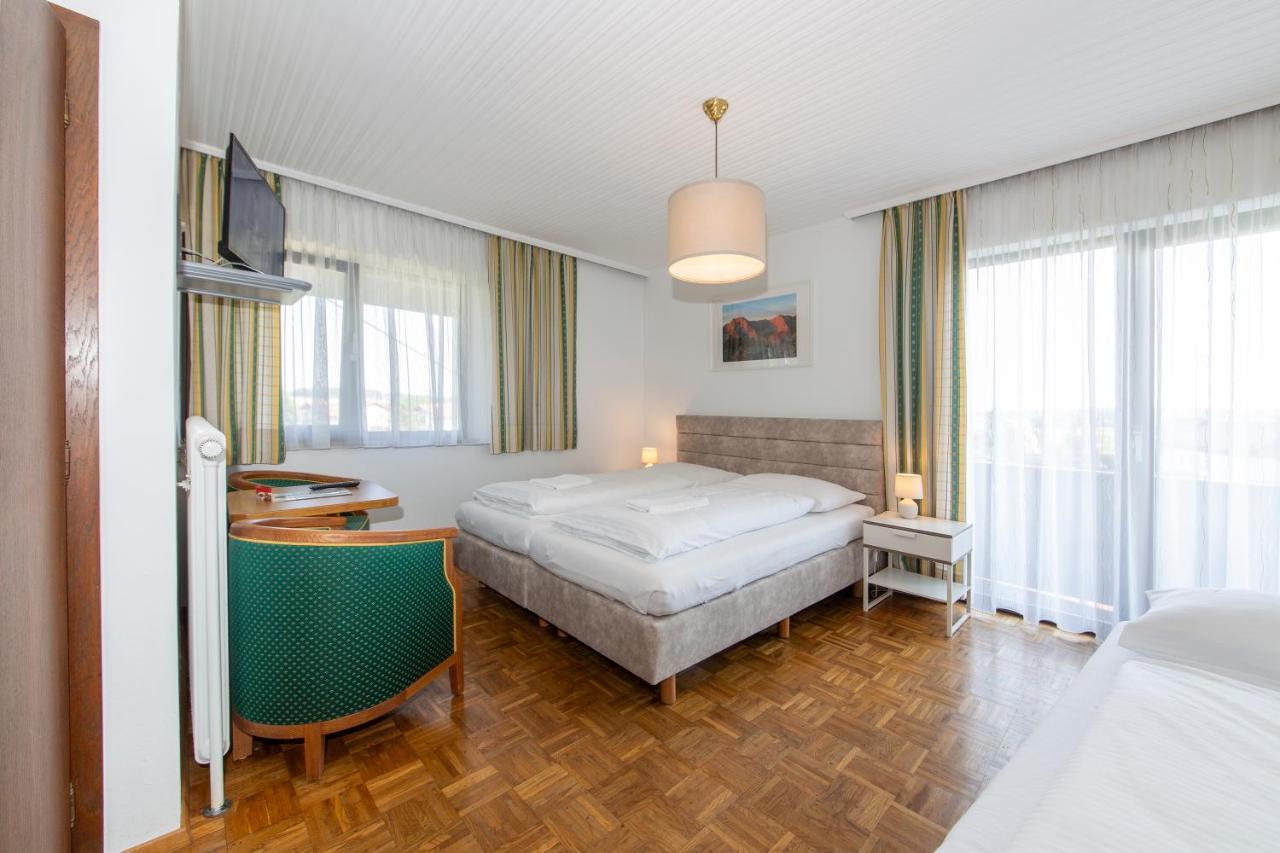 Tirolerhof Hotell Sankt Georgen im Attergau Exteriör bild